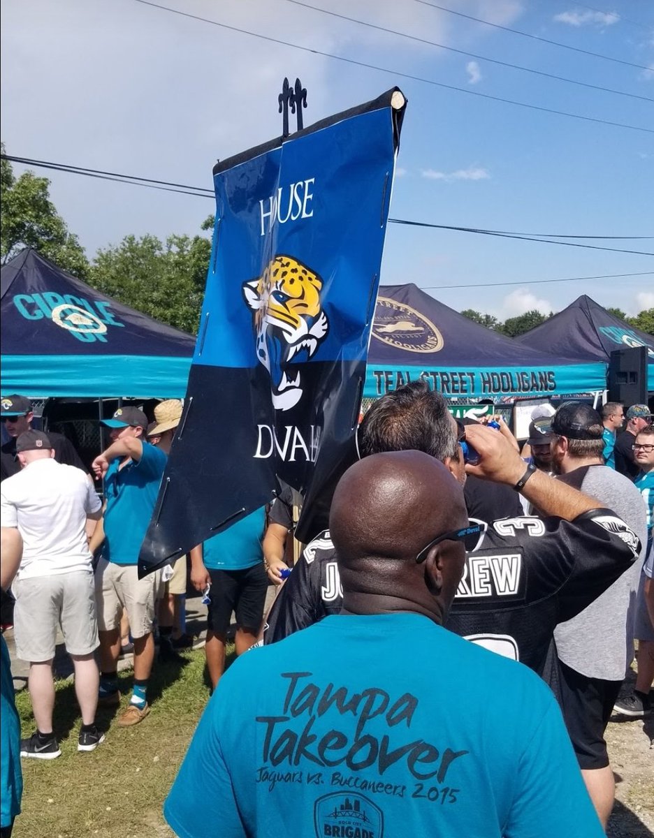 mindlessali's tweet photo. I don't want the #DUVALBCB fun to end. We've conquered the hash tag, and it was so great seeing all those memories. Here's a few more. @BoldCityBrigade @TealStHooligans https://t.co/gNhzg1C484