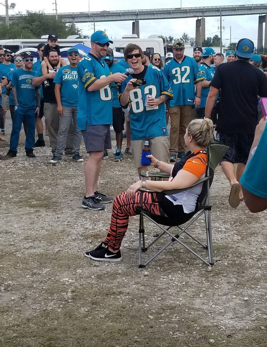 mindlessali's tweet photo. I don't want the #DUVALBCB fun to end. We've conquered the hash tag, and it was so great seeing all those memories. Here's a few more. @BoldCityBrigade @TealStHooligans https://t.co/gNhzg1C484