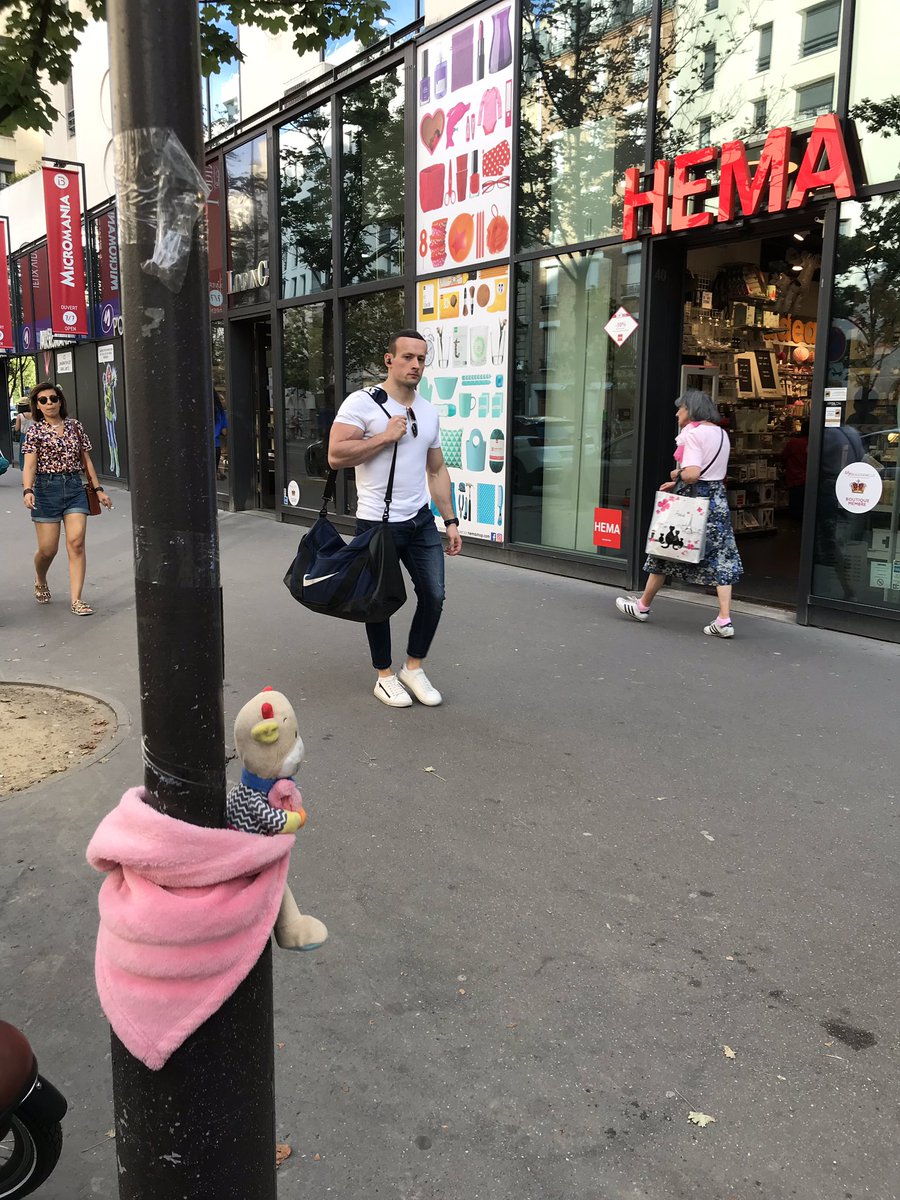 NayDiaz's tweet photo. Doudou trouvé sur Rue Linois (Samedi 24 août/19h10). Il est dans le lampadaire qui est en face à HEMA #paris #doudou #doudouperdu #sosdoudou #xvarrondisement @doudou_perdu https://t.co/914AvnF2lD
