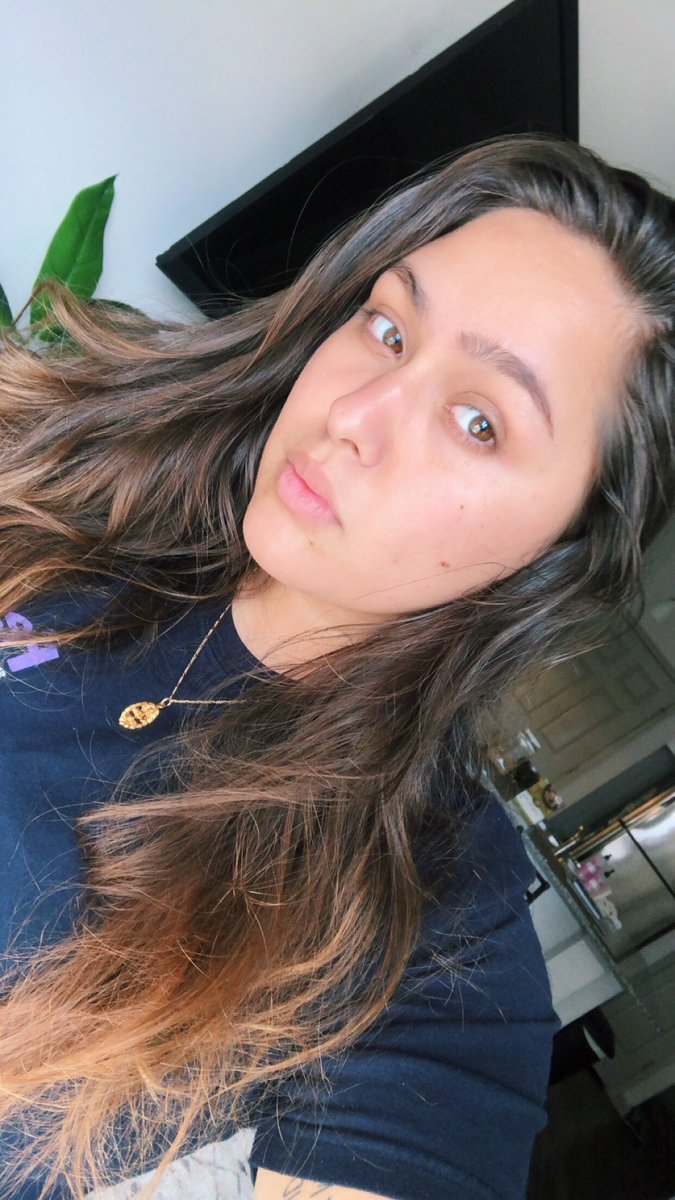 YassDez's tweet photo. PSA: wear sunscreen and don’t use Apricot Scrub 🧖🏼‍♀️ https://t.co/UYHPUszlPI