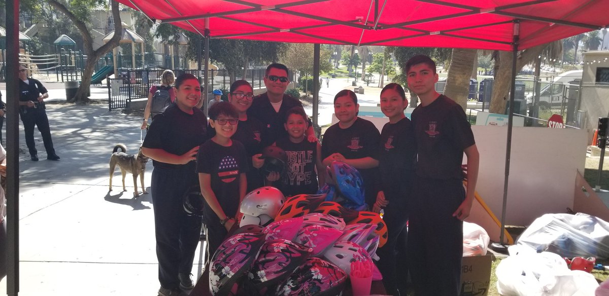 LAPDALopez's tweet image. What a great event, bike helmets and riding lessons to our children, thank you to  @LAPDRampart Officer Nguyen for your coordination, @LAPD_Cadets @VisionZeroLA #safemoves #saferoutestoschool @macarthurparkLA @LAPD_CTD #CommunityEngagement @LAPDHQ