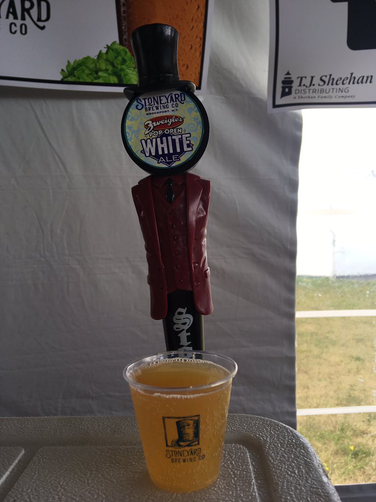 Stoneyardbrew's tweet photo. This is awesome!! @ROCAirShow #PropsNHops https://t.co/QpxjGYi9l1
