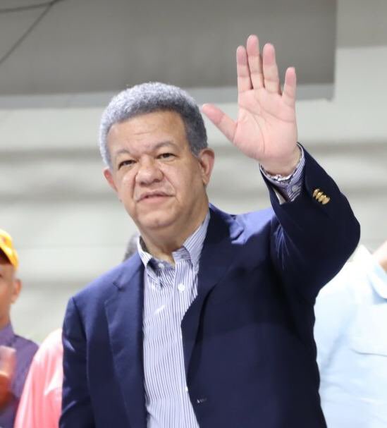RafaelNunezR's tweet photo. “De cara a las primarias internas del 6 de octubre, estamos pesándonos, verificando los guantes para  cuando subamos al cuadrilátero, ganar en el primer Round por nocaut”, dijo en Puerto Plata @LeonelFernandez en la asamblea de delegados electorales. #LaFuerzaDelPuebloConLeonel https://t.co/8B2gJpSsbe