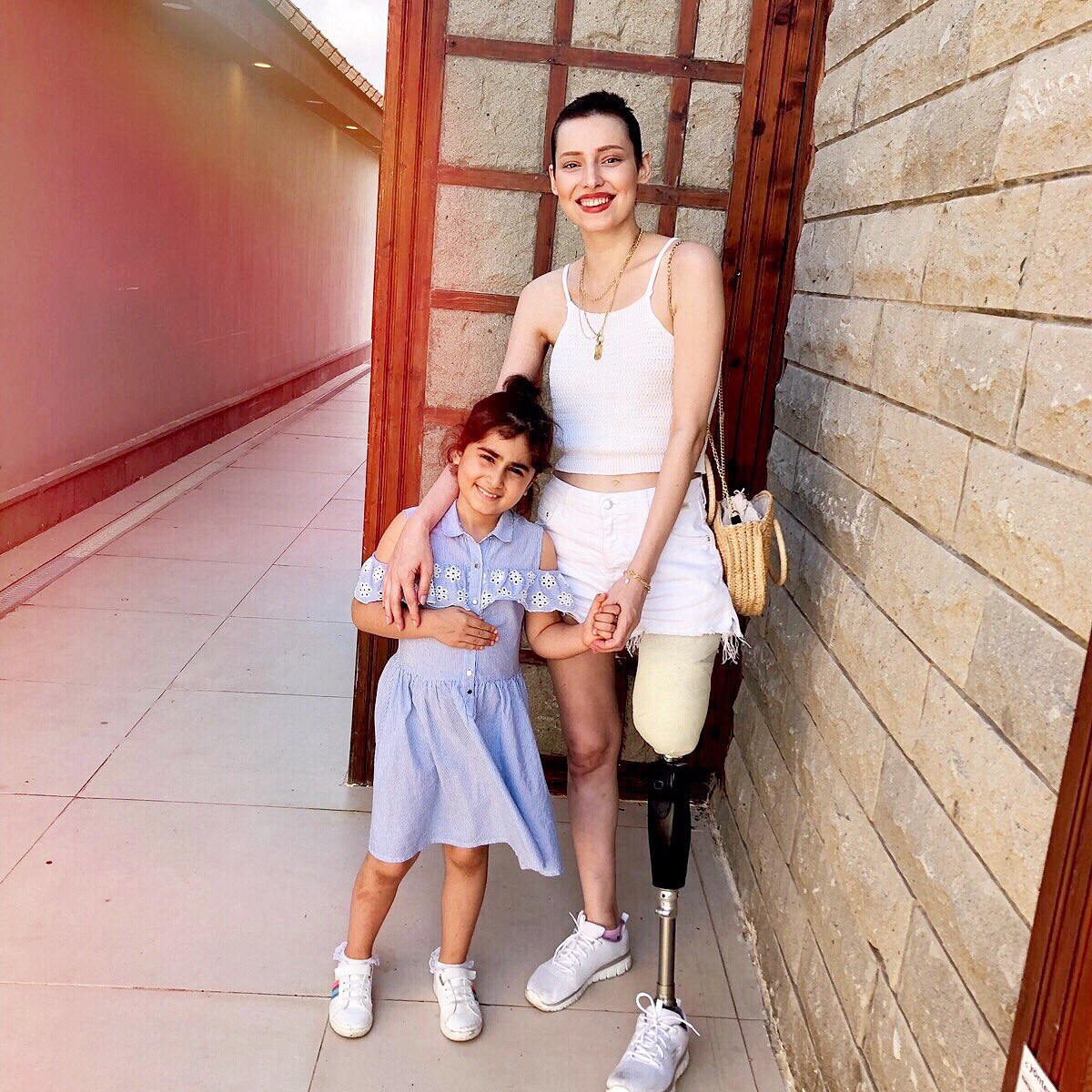 neslicantayy's tweet photo. Kanserle savaşmıyor bildiğiniz kafa göz dalıyor Yağmur, güzel kızım benim tedavisinin bitmesine çok az kaldı iyileştiğimiz gibi parti yapacağız👯‍♀️ https://t.co/nYeHQSVNXT