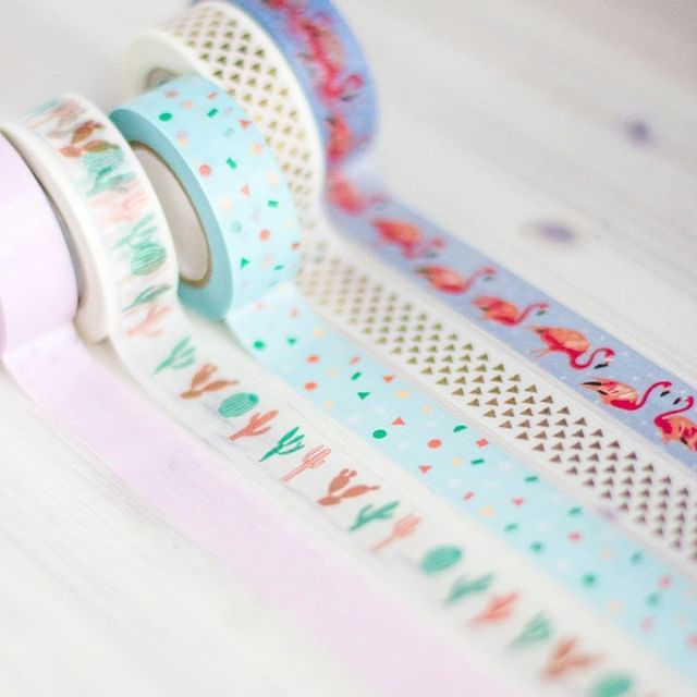 We can't resist washi tape! This tropical-inspired collection is only £13.50 for the whole set (5 reels!), this would please any stationery lover!!🍍⁠
⁠
⁠
#tropical⁠
 #write #paper #diy  #greetingcards #typography  #gifts  #stationeryaddict #plann… ift.tt/30vu1M1