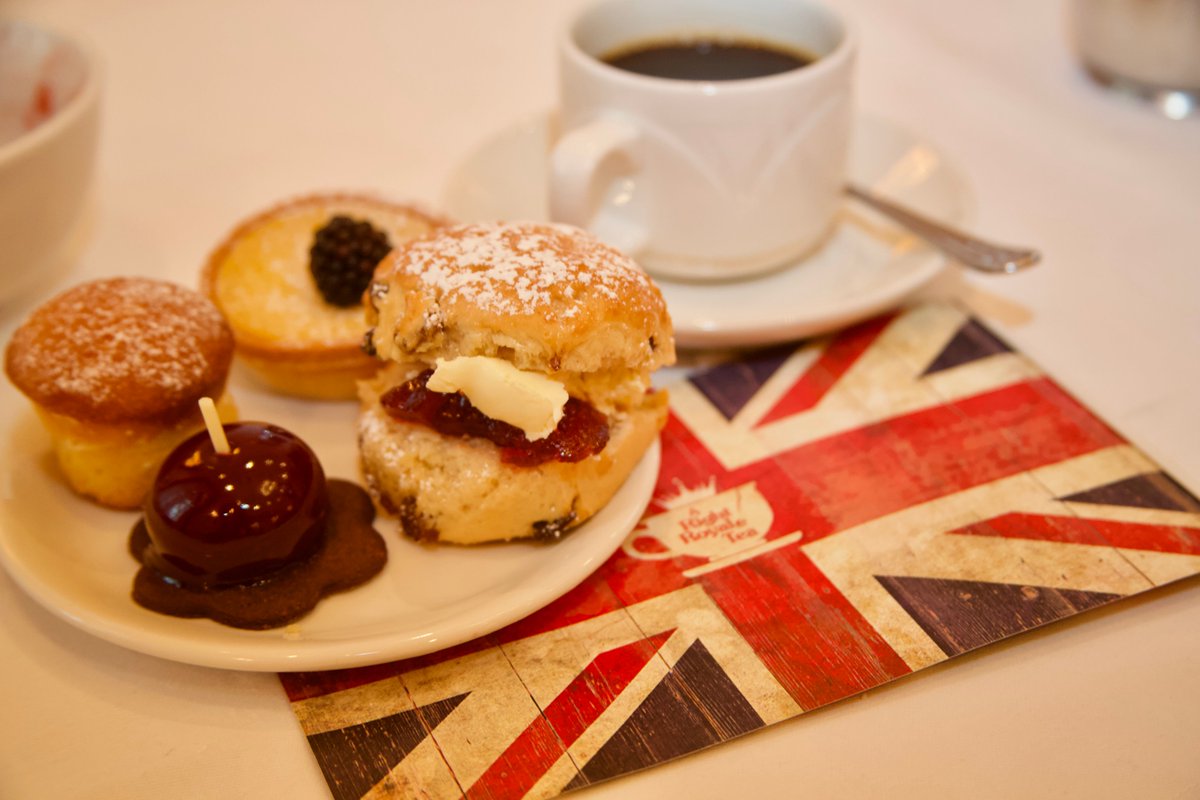 A Right Royale Tea tweet media