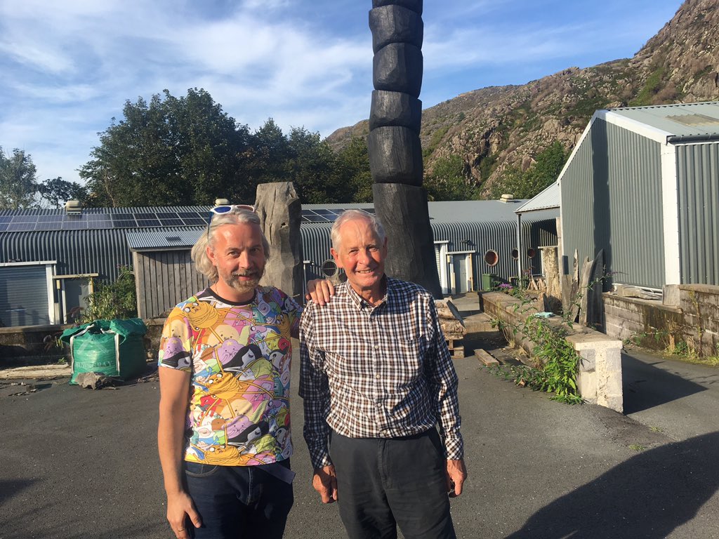 Just met the most amazing #davidnash @Museum_Cardiff @royalacademy by spying the work pictures whilst driving through Ffestiniog #britishsculpture #royalacademian he invited me in to take pics!