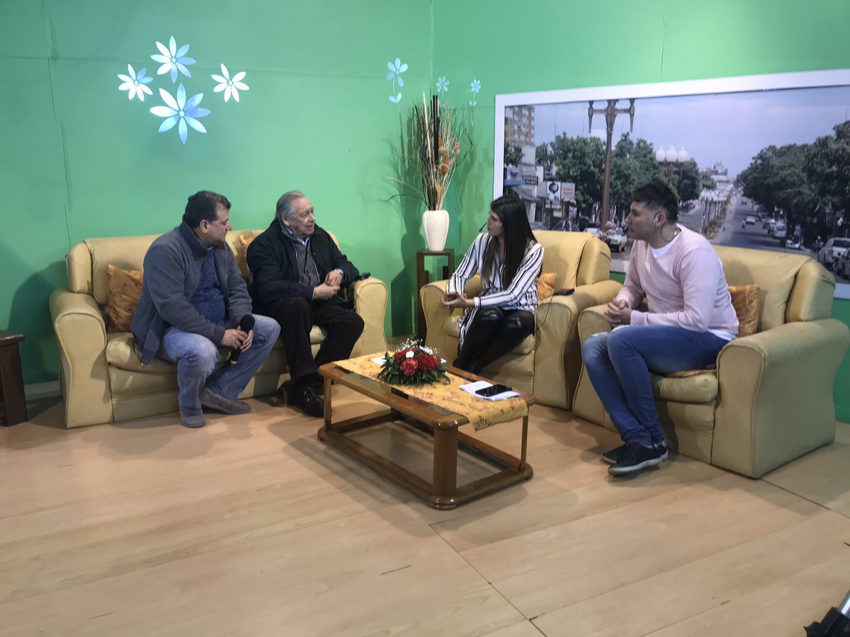 TortorellaMarce's tweet photo. Ahora en vive la vida !  #loquenosune #esahora @LuisLacallePou  @SenJavierGarcia @adelgado404 @HenningEstefany https://t.co/IxqkhGBzrH