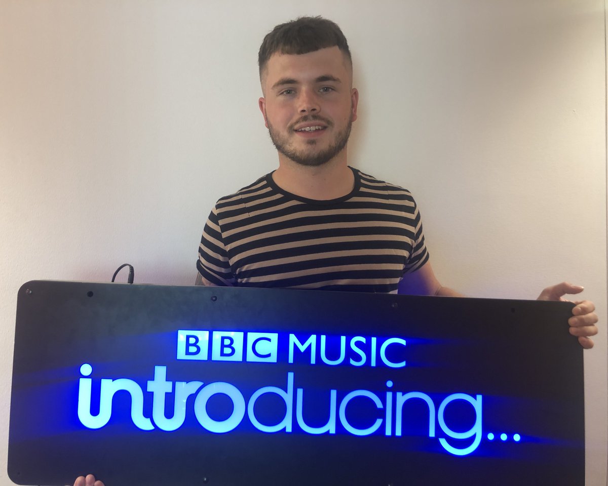 📻Tonight from 8📻 

Golden selections from <a href="/Camisayoband/">Camisayo</a> @SUDSBandUK @_claudiakate <a href="/hedaramusic/">hedara</a> <a href="/saving_scarlett/">Saving Scarlett</a>. PLUS Jamie from Dear Monday joins for #AnswerPhone guest, we chat to <a href="/cavetown/">robbie (normal)</a> &amp; catch up with <a href="/OscarCorney/">Oscar Corney</a>.

bbc.in/30wa3B3