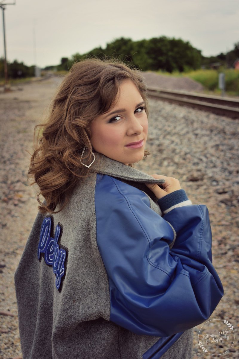 tigermomma22's tweet photo. Senior pics #sneakpeek @sean_pelley https://t.co/VPBBdqxRiZ