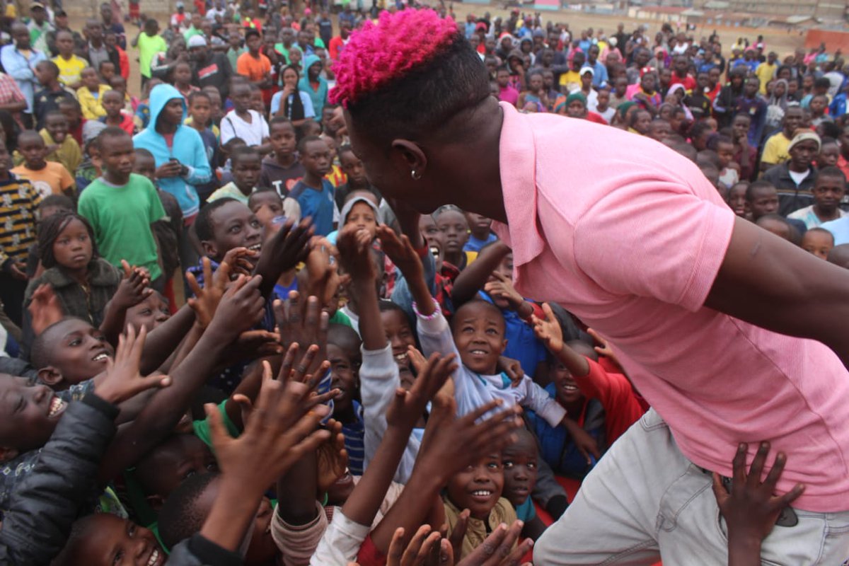 Thank you to all the artists who gave their time to add voice to the fight against #Cancer at Huruma Pri. @NaziziHirji @MrSeedOfficial @ekodydda @Jfamkenya_ et. al Big thanks to @fabandroll @GhettoRadio895 Help Reach Africa for the partnership #CancerMtaani #ColourPurpleMashinani