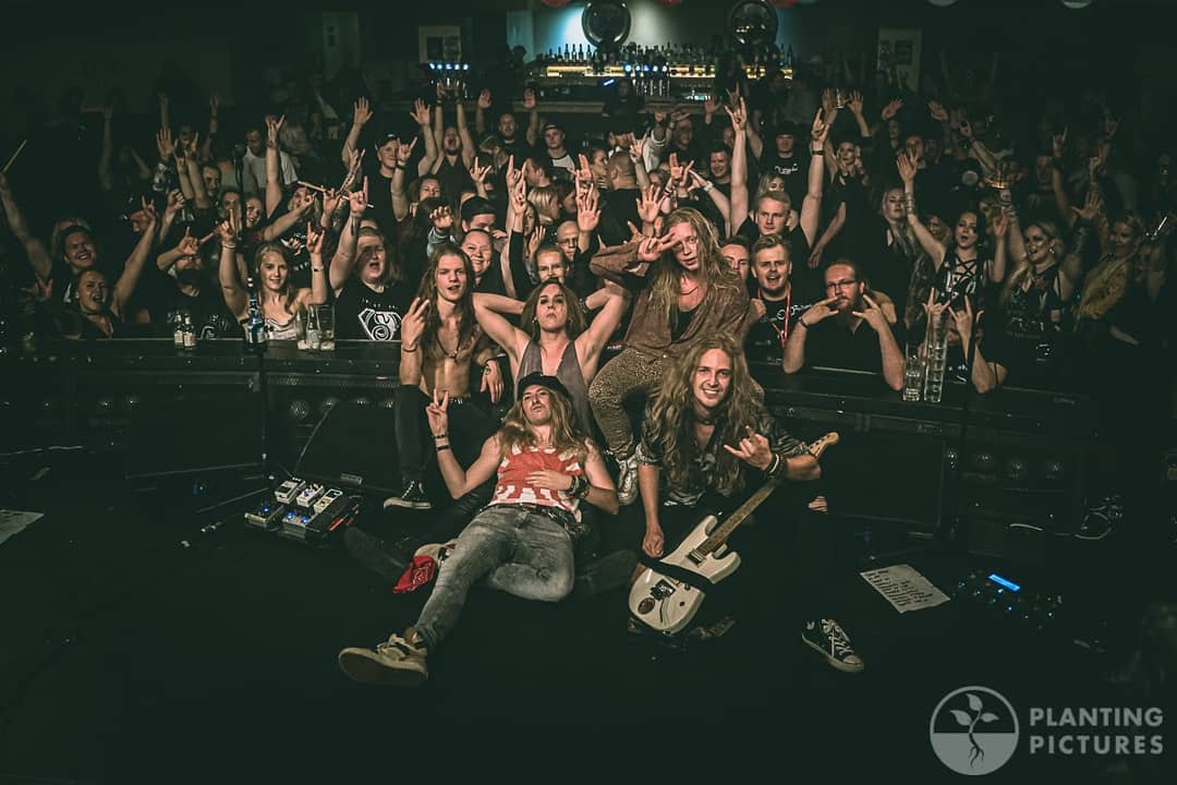 ShirazLane's tweet photo. Thank you Apollo for partying with us super late on a surpriseish gig! We had great fun!
Photo: @saaraplanting
#shirazlane #doyou #apolloliveclub #apollohelsinki #apollohki
https://t.co/7ywKl1wlhh https://t.co/KICE9BGuB4