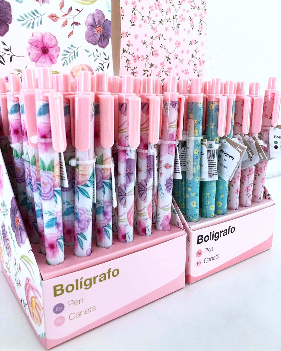 abiebrown's tweet photo. A la búsqueda de #complementos bonitos que equipen tu kit de #organizacion diaria ♥️ Muy prontito nuevos #bolis de #diseño a la venta ✍🏻 ¿Qué tipo de complemento te gustaría incorporar en tu #planificación? 👇🏻👇🏻👇🏻 #papeleriabonita https://t.co/rE3i7jeqbO