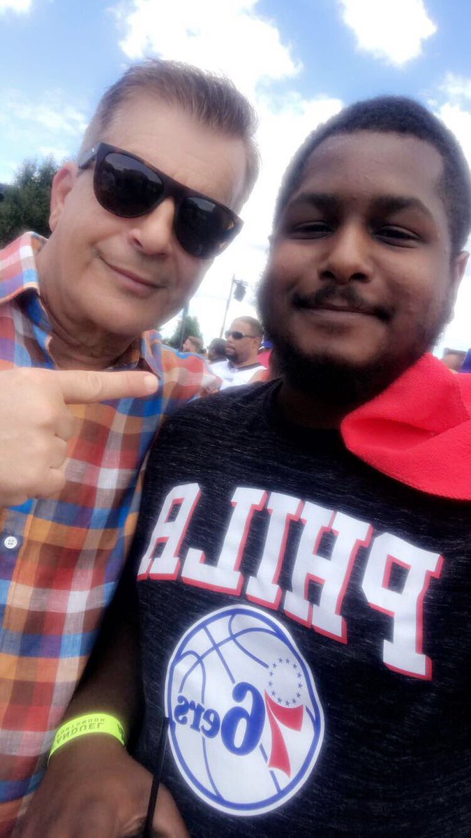 myki_e's tweet image. #975fanfest @975TheFanatic