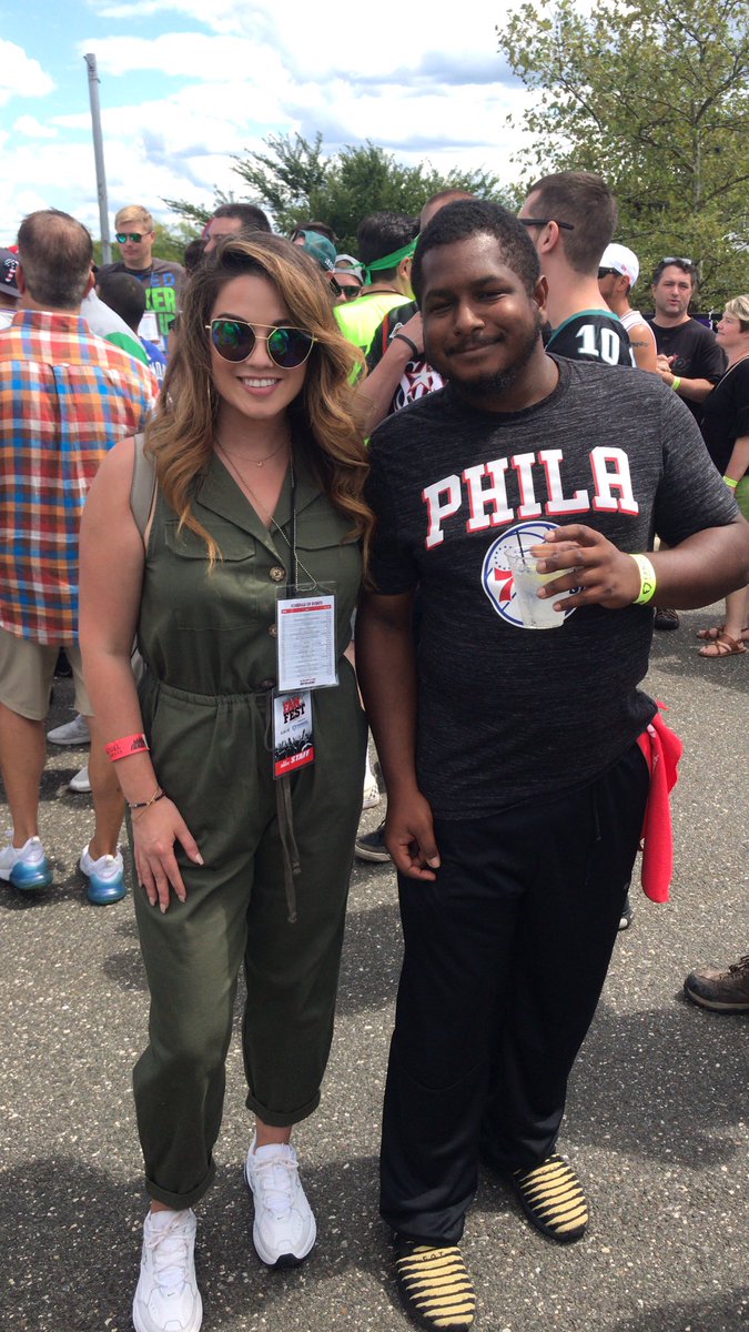 myki_e's tweet image. #975fanfest @975TheFanatic