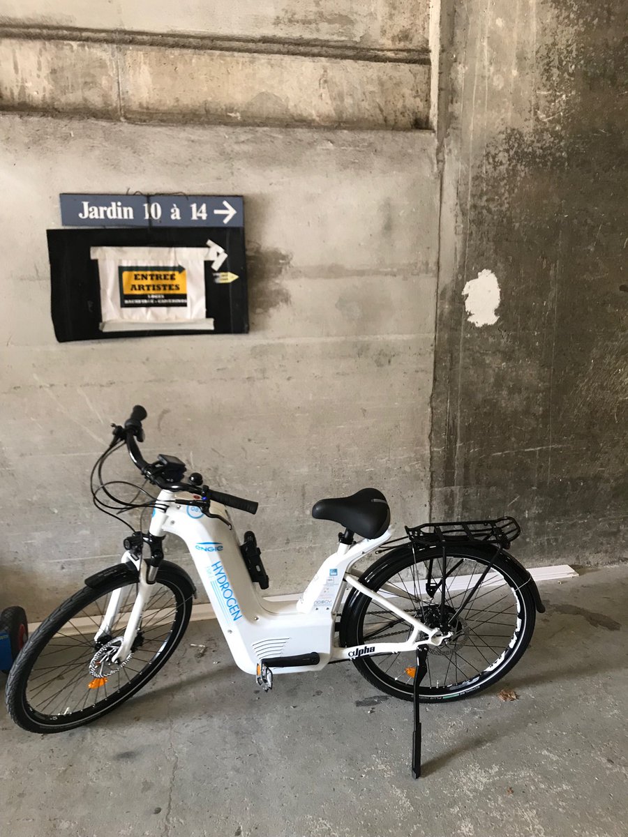 julienchauvet80's tweet photo. Merci ⁦@Ville2Biarritz⁩ de mettre la Gare du Midi à disposition pour faire découvrir la mobilité #HydrogenNow aux journalistes ⁦@G7fr⁩ avec ⁦@PragmaFuelCells⁩ ⁦@NvelleAquitaine⁩ et ⁦@ENGIE_CofelyFR⁩ https://t.co/iFw7RZ1TtU
