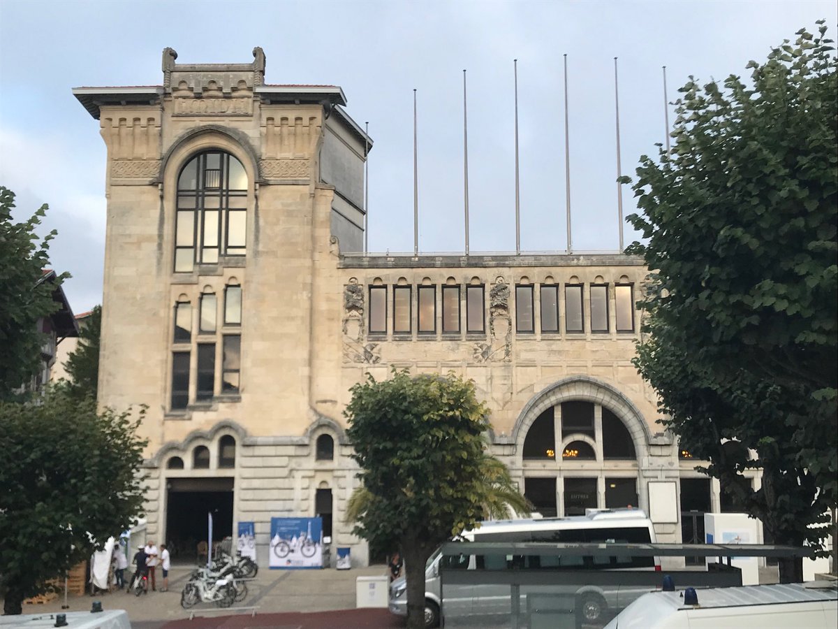 julienchauvet80's tweet photo. Merci ⁦@Ville2Biarritz⁩ de mettre la Gare du Midi à disposition pour faire découvrir la mobilité #HydrogenNow aux journalistes ⁦@G7fr⁩ avec ⁦@PragmaFuelCells⁩ ⁦@NvelleAquitaine⁩ et ⁦@ENGIE_CofelyFR⁩ https://t.co/iFw7RZ1TtU