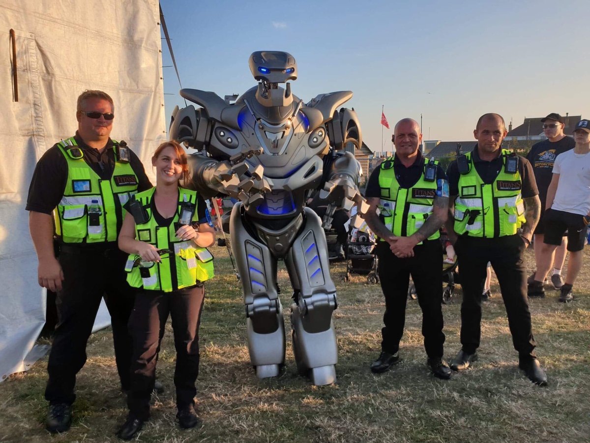 TITANS_UK's tweet image. What a great @ClactonAirshow and a pleasure to look after the amazing @TITANtheROBOT #TeamTitans #TitanSecurity #Security #EventSecurity #Airshow #Event #ClactonAirshow @Clacton @Tendring_DC #Tendring #Essex