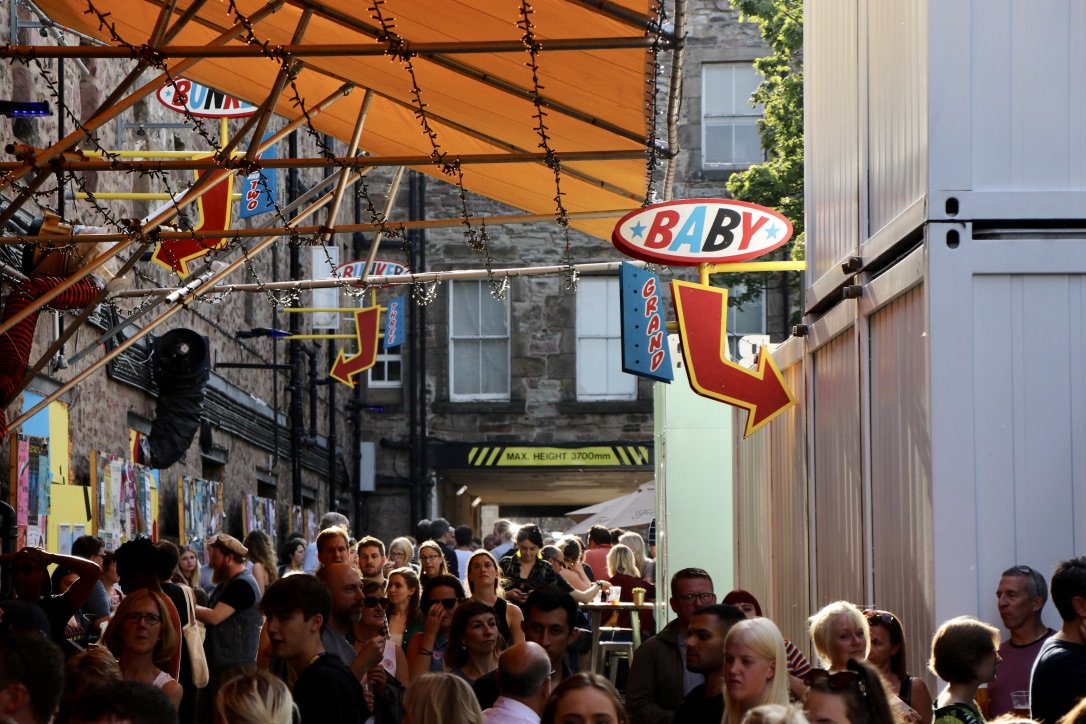 ThePleasance's tweet photo. Suns out, crowds out 😎We hope everyone's enjoying this GLORIOUS Edinburgh evening! #EdFringe19 #MakeYourFringe https://t.co/c6GUJdtem7