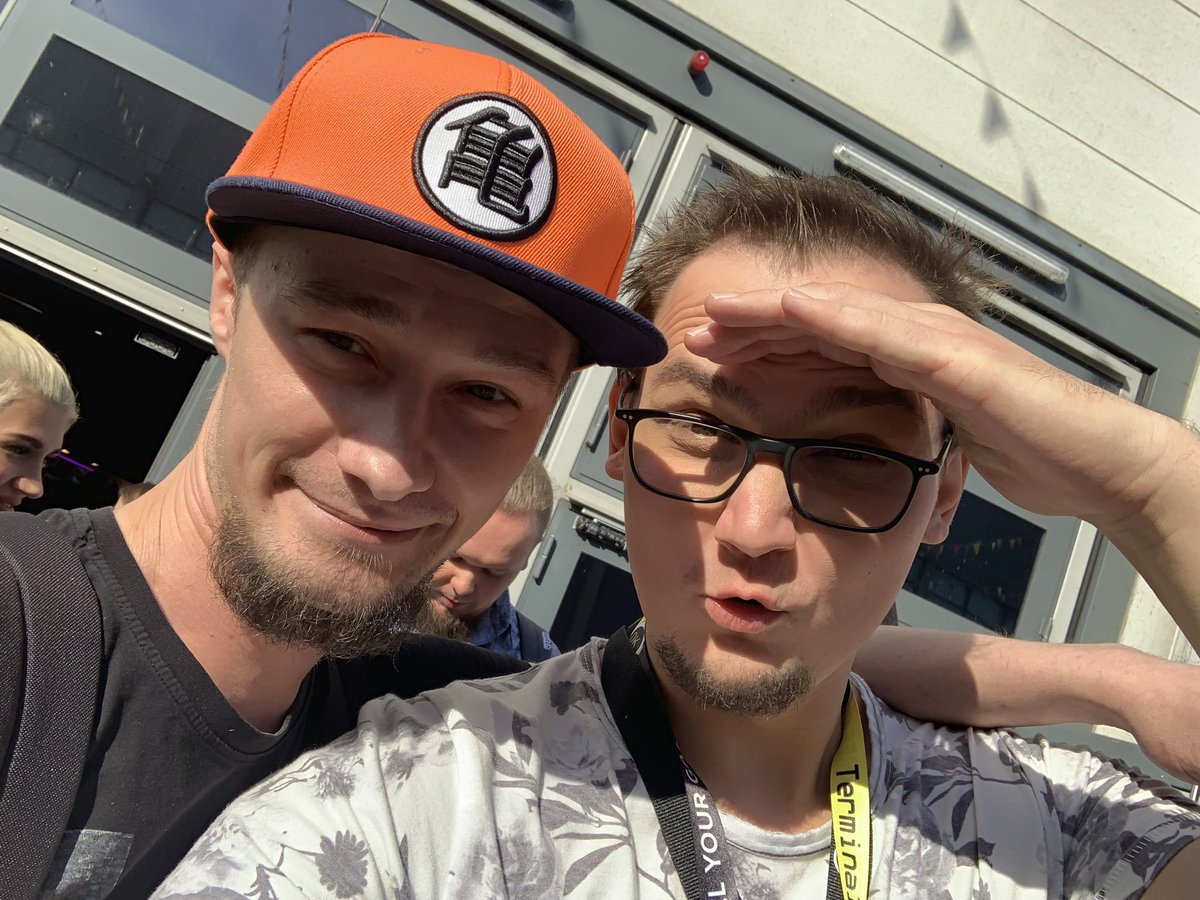 Moondye7 tweet media
