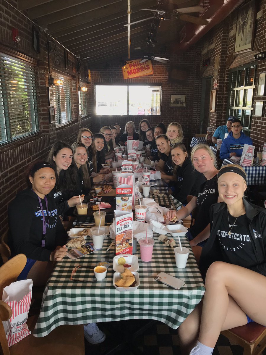 @CSCWomensVB fulling up to play @ChiStateCougars with Chicago’s finest @portilloshotdog