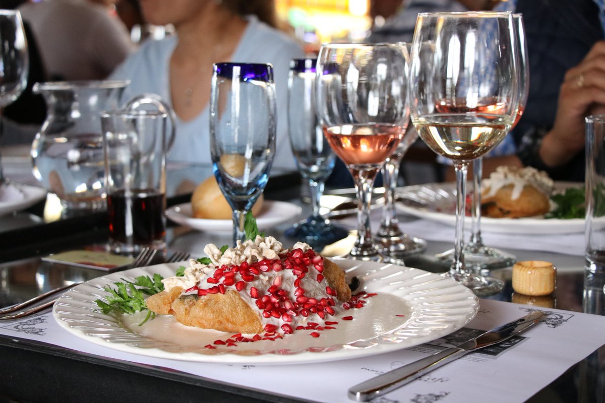 festnogada's tweet photo. En Panes y Pasteles Tenango, así así se vivió el #FestivalDeChilesEnNogada😍 ¡Muchas gracias a todos los asistentes por acompañarnos! 

Los invitamos a que asistan a disfrutar del delicioso #ChileEnNogada que aquí preparan. 🍽️😋

📸: Lucho AlberSia https://t.co/MCDmO6wLq0