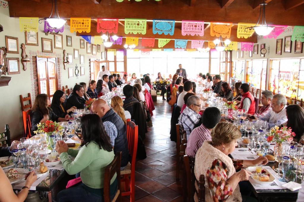 festnogada's tweet photo. En Panes y Pasteles Tenango, así así se vivió el #FestivalDeChilesEnNogada😍 ¡Muchas gracias a todos los asistentes por acompañarnos! 

Los invitamos a que asistan a disfrutar del delicioso #ChileEnNogada que aquí preparan. 🍽️😋

📸: Lucho AlberSia https://t.co/MCDmO6wLq0