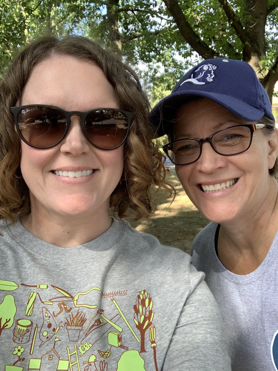 KeeleySBoyer's tweet photo. Wonderful Community Care Day at BEH Elementary.  Thank you to all of the volunteers helping make the school welcoming and beautiful for our students. @bjmartinek @lsmith159 @aterry111 @PPSConnect https://t.co/6ipAhG2xlr