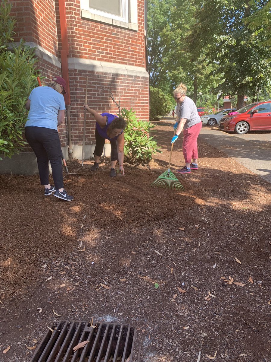 Wonderful Community Care Day at BEH Elementary.  Thank you to all of the volunteers helping make the school welcoming and beautiful for our students. <a href="/bjmartinek/">Brenda Martinek</a> <a href="/lsmith159/">linda</a> <a href="/aterry111/">Aurora Terry Hymel</a> <a href="/PPSConnect/">Portland Public Schools</a>