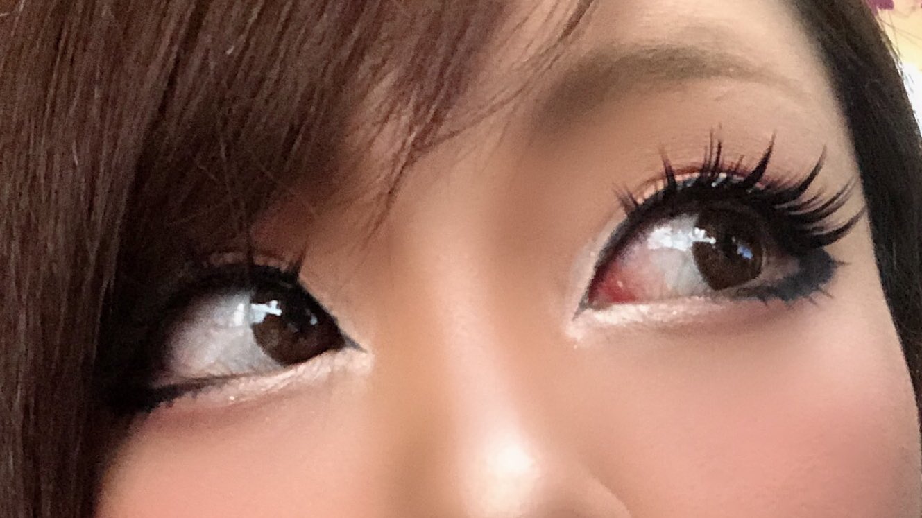 ぐんそーちゃん ギャルと言えば下まつげなので下まつげも付けたいんだけど どうにも合わない しゃーなしアイライナーで描いてる ちなみにアイライナーは3種類使う T Co Nre43mipxg Twitter