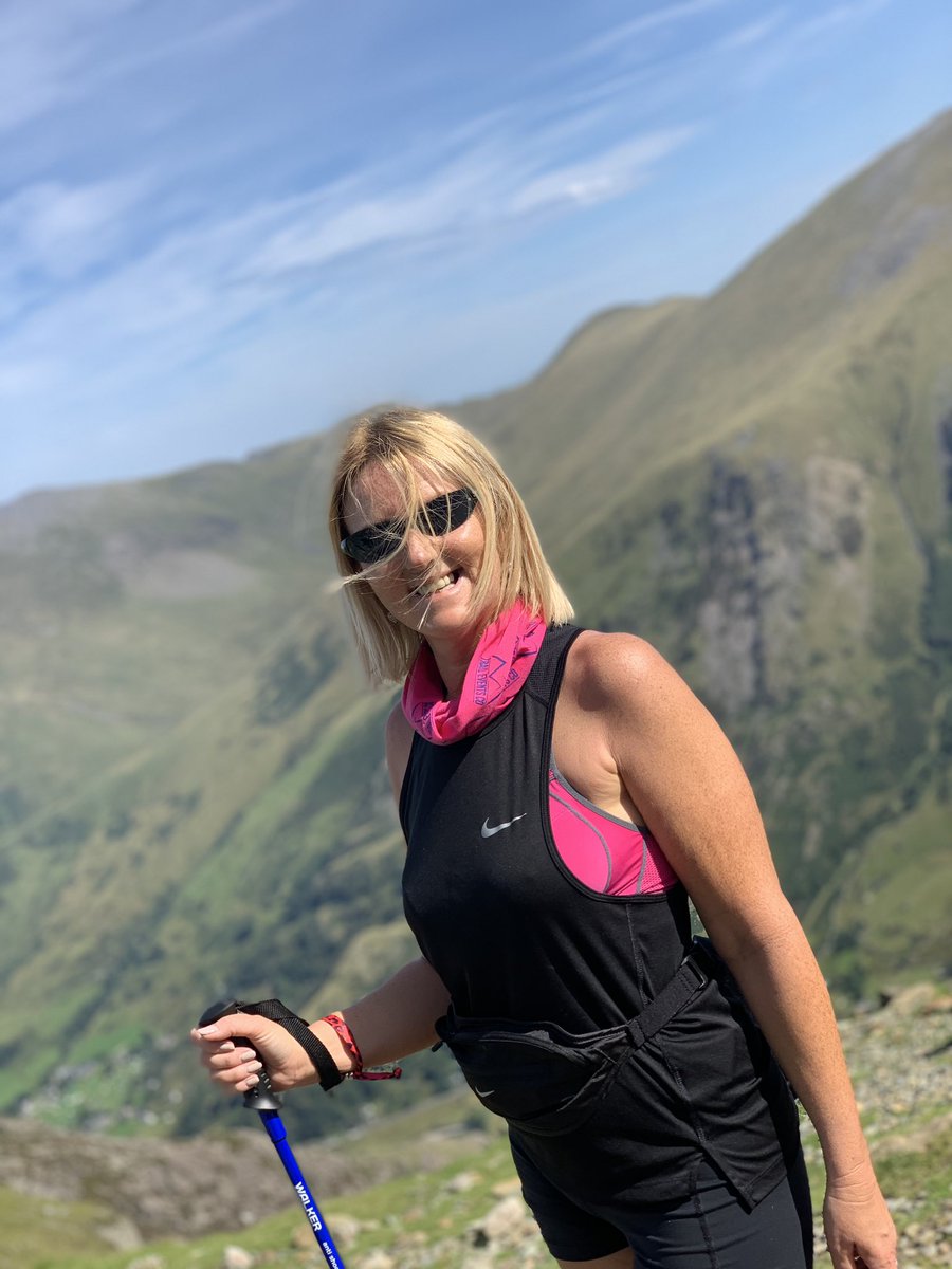 SusieAlexMee's tweet photo. Snowdon! Rucksack tan!
Fab Running Bear socks not a blister in sight! @RunningBearShop 🏃🏼‍♀️ https://t.co/3jtw4G4VBI