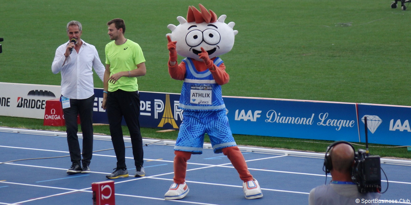 SportBusiness_C's tweet photo. #Athletisme #Event
Au @MeetingParis la mascotte de la @FFAthletisme, #Athlix, est toujours en grande forme. Il pourrait avoir une descendance pour les championnats d'Europe 2020 à Paris. @Paris2020athle https://t.co/ATrhAQO6iV