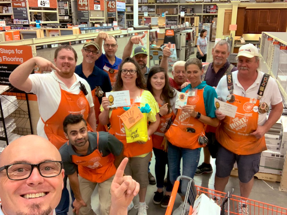 GandySteven's tweet photo. 5 years for Amanda, congrats!!#definitelywill VOC shout outs for Angel and Glen and the Culture Club would like to say thank you to Angel for being a NAC this year! #SWBEST 👊🏼💣💥 https://t.co/fQuctld1jn