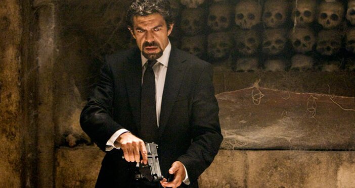 Happy birthday Pierfrancesco Favino. He was great as Inspector Olivetti in the very entertaining Angels and demons. 