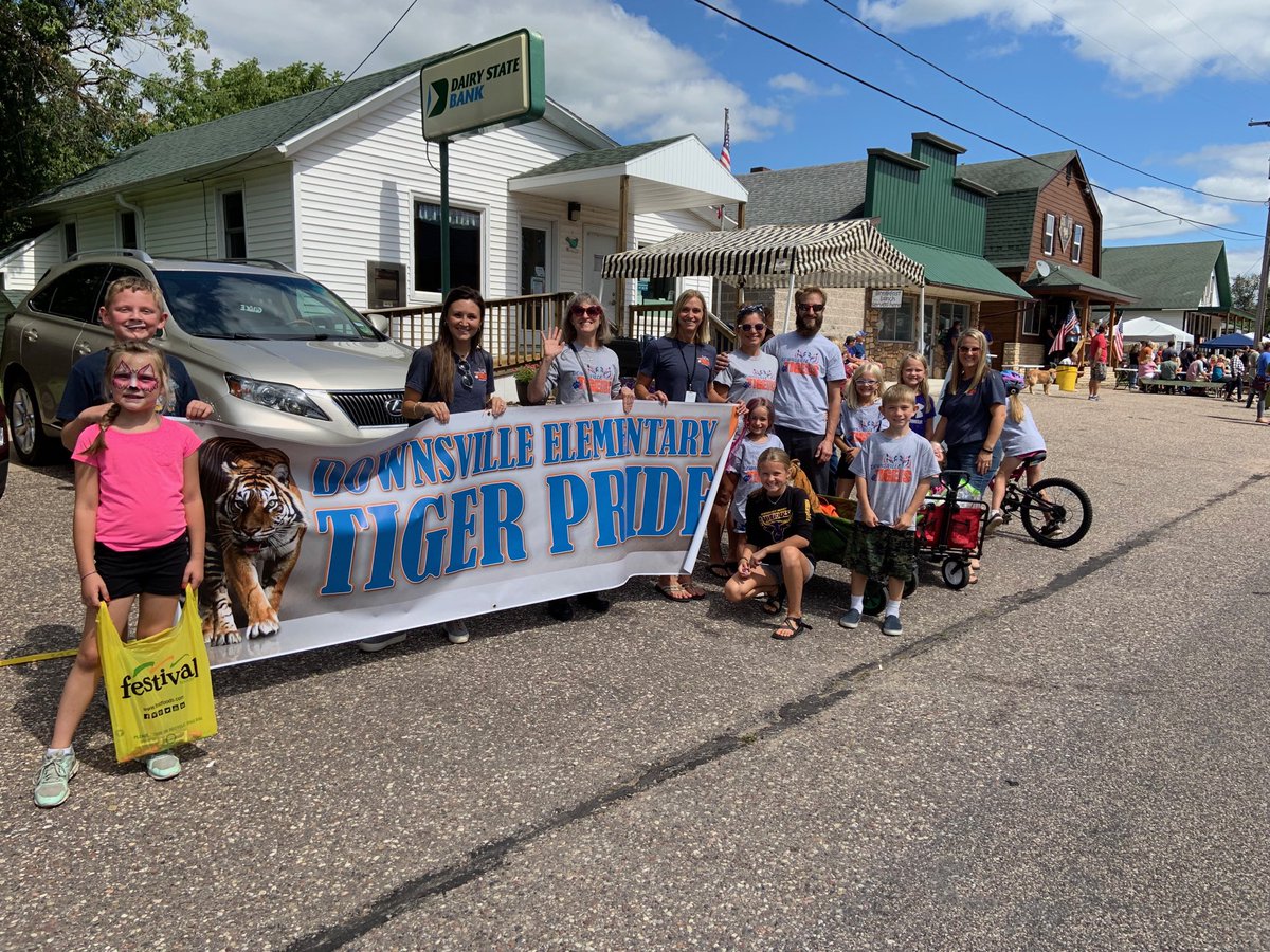 MaryBegley2's tweet photo. Thanks to all that walked in the Downsville Days parade! ⁦@downsvilleES⁩ #downsvilletigers https://t.co/Yrg2JVQgSa