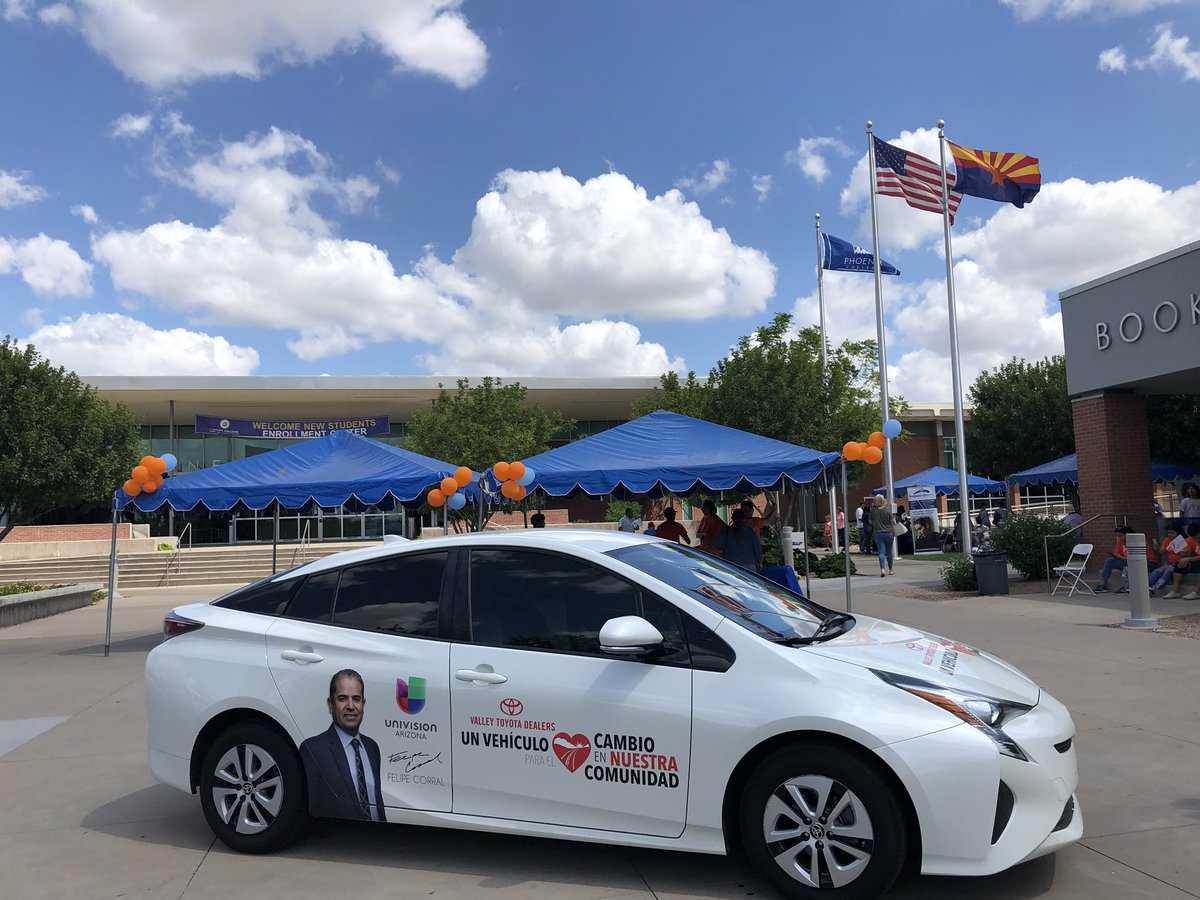 Estamos en la Feria de Educación Camino al Éxito por @UnivisionAZ en el hermoso <a href="/PhoenixCollege/">Phoenix College</a>, compartiendo todo lo bueno que esta pasando en nuestro distrito. Desde nuestros programas de CTE hasta nuestros equipos deportivos. #EstoEsLoQueSomos #PXU