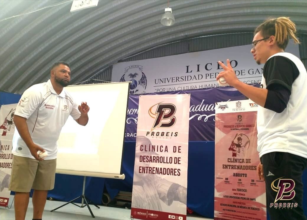 BTEDmx's tweet photo. 😎 Seguimos con actividades de #PacoRivera en la clínica de #DesarrolloDeEntrenadores en #Texcoco. 

#ProbeisMx ⚾ 🇲🇽 https://t.co/xH7X6OyGcu