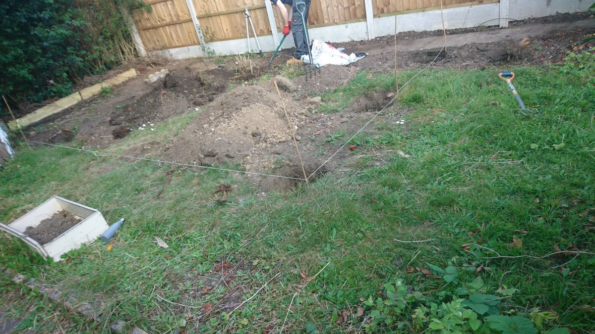 DiscoveringOT's tweet photo. Day 24 of #WeActiveChallenge2019 Made some good progress on the garden clearance and discovered a hidden path #AHPsActive #fitbitstats #outdoorgym https://t.co/Gli6KJPsfm