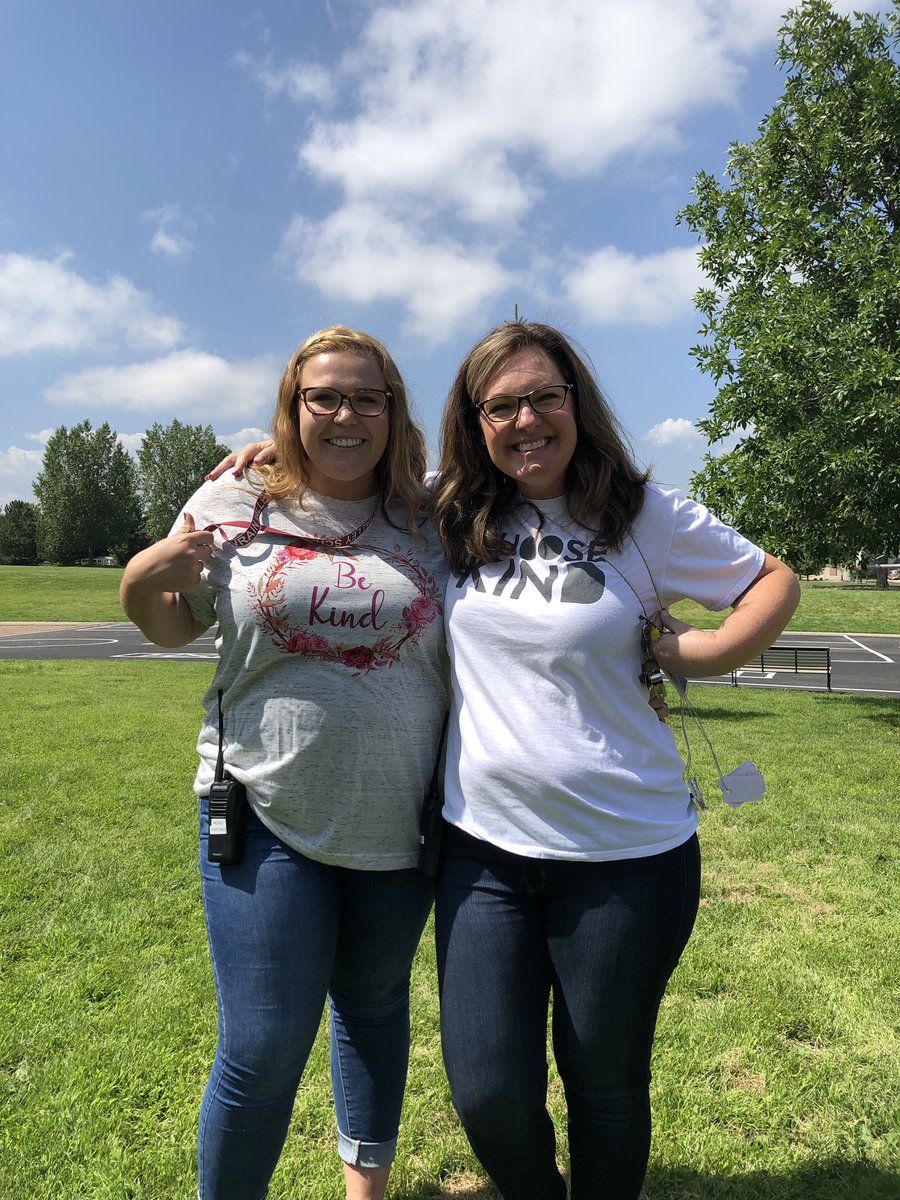 JenOlsenSVVSD's tweet photo. The kind crew!  I’m already loving working with this girl!  We’re taking kindness to a #StVrainStorm level @PrairieRidgeES and @SVVSD! #FrederickLearns https://t.co/6EUEdIzx8d
