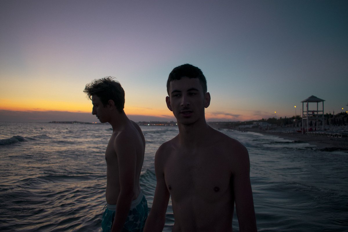 nosobody's tweet photo. I didnt expect that bringing my only camera into the ocean would actually turn out to be a good idea https://t.co/DQjkBryq2g