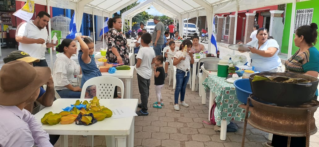 MinEmpren's tweet photo. #PatriaParaTodos
Feria de la Economía Familiar en tecolostote, Boaco, dinamizando la Economía Creativa https://t.co/tUl9Aa9a9K