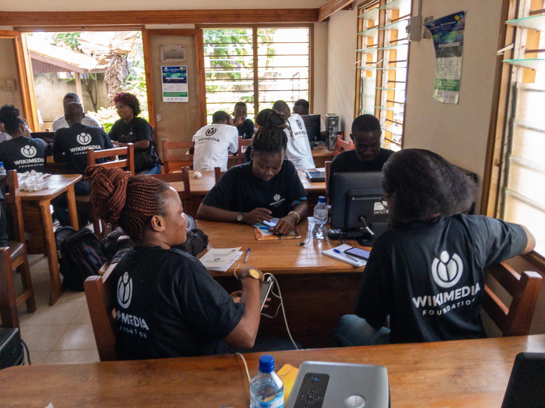 akimbiw's tweet photo. Salon stratégique #wikimedia2030 - atelier de #Parakou, organisé par @wikimediensBJ.
Avec - @Assogba2E , @nerus1er , et quelques autres personnes 🤓.
Juste enrichissant.
@b_mahuton
#helloparakou https://t.co/WqcJ2vdv7f