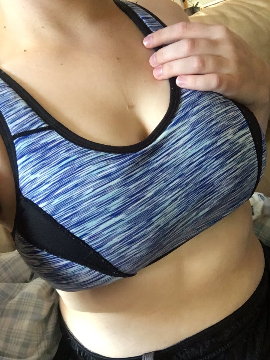 Lu_Morning_Star's tweet photo. All showered and fed after my 3 mile walk! 😊 Come buy photos from me! 5pcs/$10! I’ll show whatever and do whatever 💕 #naughtygirl #dirtygirl #nudes #n00ds #customphotos #customvideos #shygirl #curvygirl #thickgirl #rt4rt #minneapolisgirl https://t.co/fXBtnqu0tk