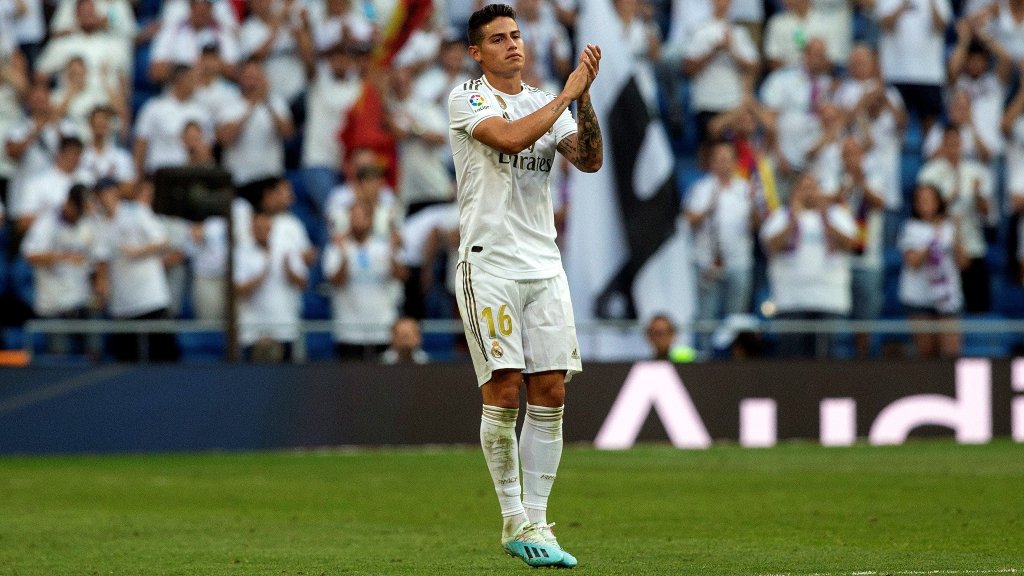 LaLiga's tweet photo. 🇨🇴 RT si tú también aplaudiste el gran partido de @jamesdrodriguez en su retorno al Santiago Bernabéu. 👏👏 https://t.co/4lEgC7W1Gr