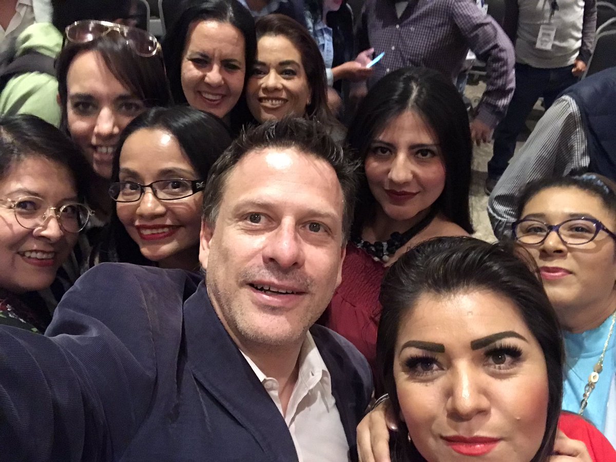 Con las maravillosas @HijasDeLaMx en el evento de #Futuro21