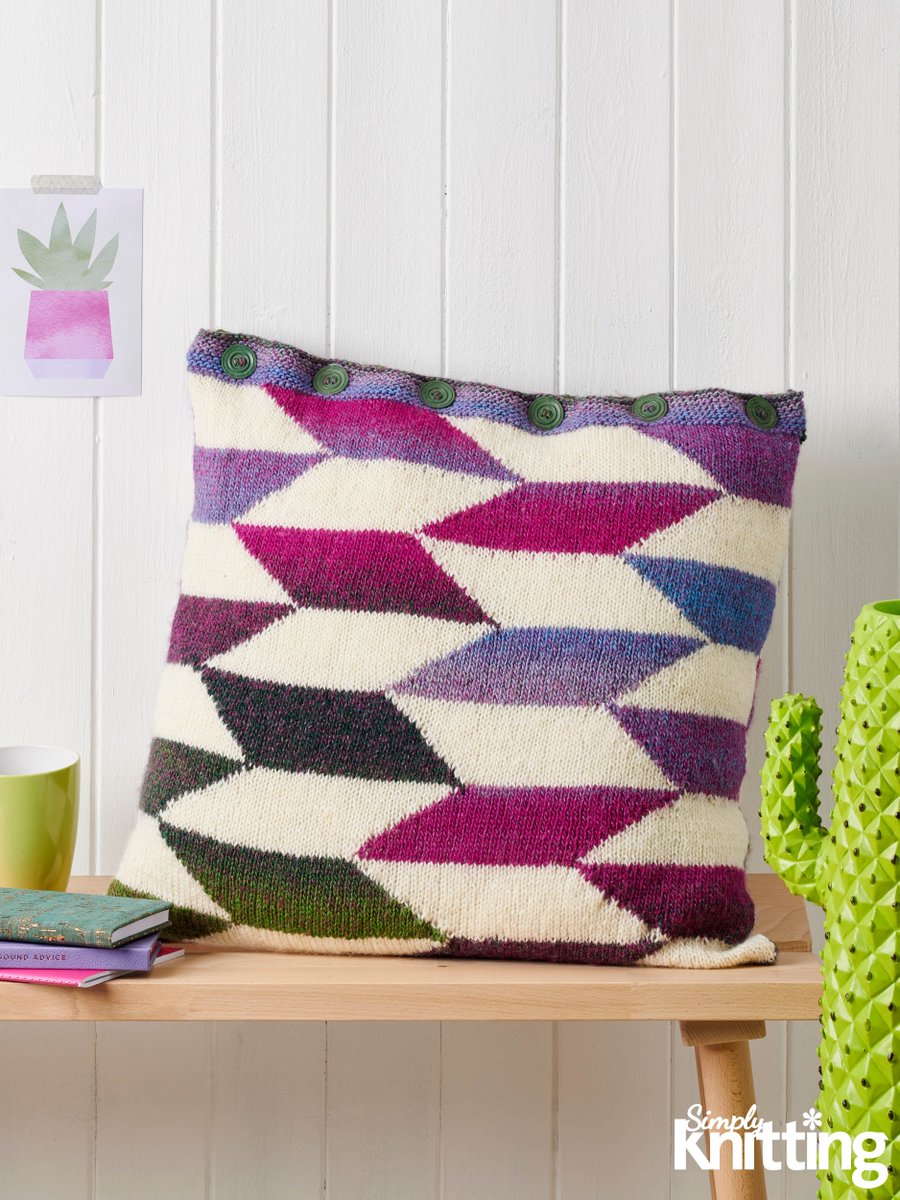 Add a pop of colour to your room with this pretty cushion featuring a simple, modern geometric pattern. bit.ly/SKM189 #simplyknitting #knitting