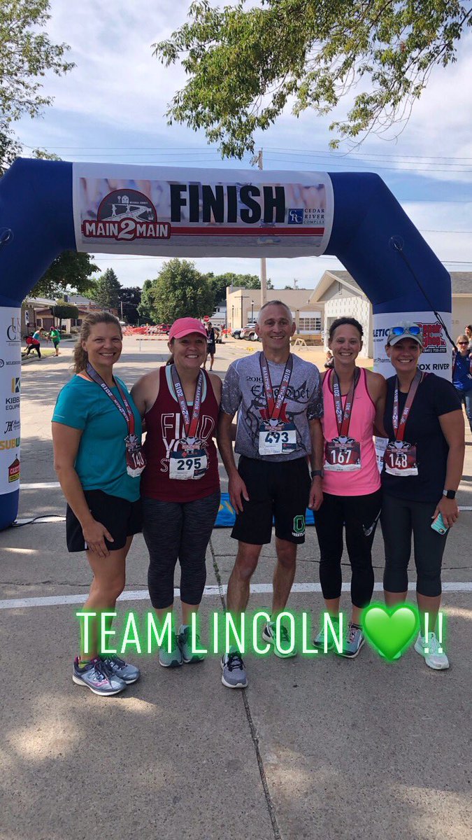 Hey @Joe_Sanfelippo .....Teachers who run have more fun 😉💚🏃🏼‍♀️🏃!! #crazyteacherrunners #TeamLincoln #OsageGreenDevils #Main2Main #CedarRiverComplex