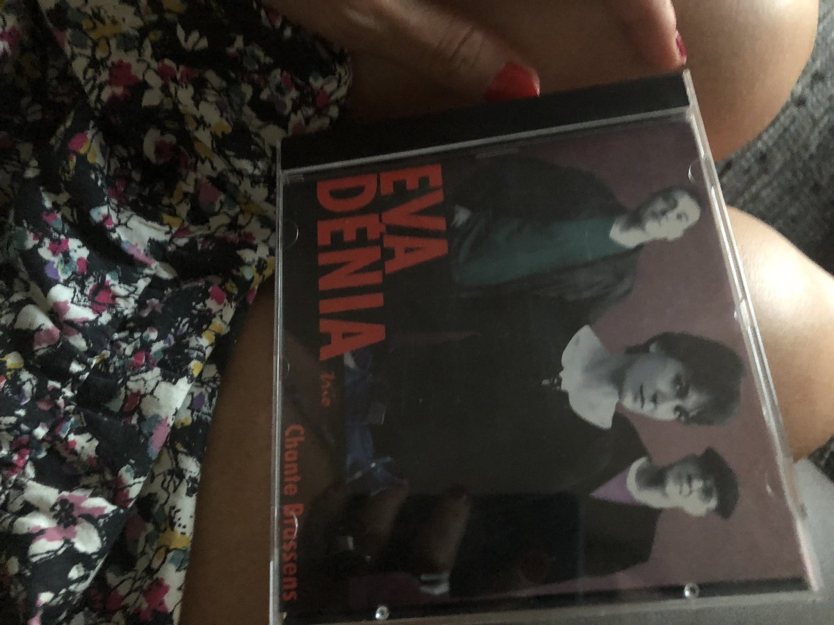 itacapoe8's tweet photo. Quan visitem la família recordem, ordenem, m’he trobat al menjador aquest Cd d’#EvaDéniatrio #EvaDénia @evadenia el vàrem comprar la nit en què vaig guanyar el Premi de la crítica AELC de 2008, i he sabut que la mare l’havia escoltat #genial #música #tiesinebodes https://t.co/HrMLq0DYqU