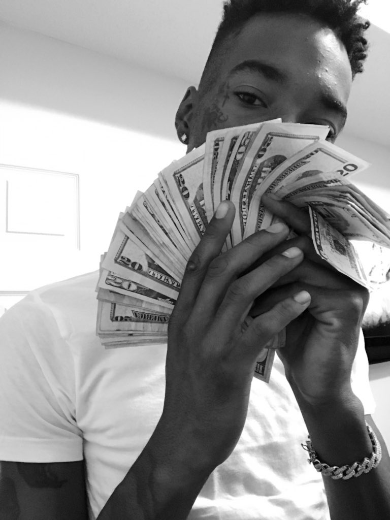 EarthwormLean's tweet photo. I got it out da mudd befo da deal π€·π½ββοΈ #August30th #MuddTalk2 π https://t.co/JwaEUw8Gx5
