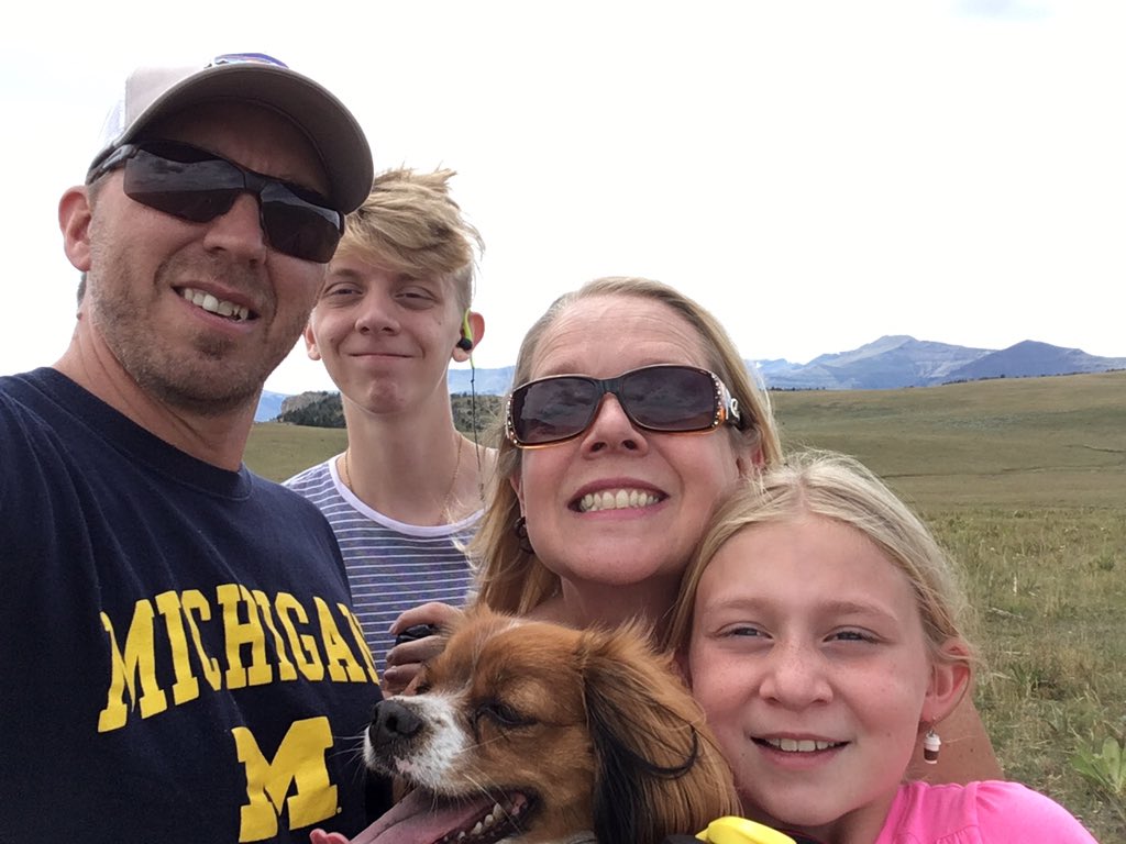 DogPaprika's tweet photo. Last hike before school starts with my family! #offtheleash #rattlesnakemtn #thatswy https://t.co/kWw6NHUmX5